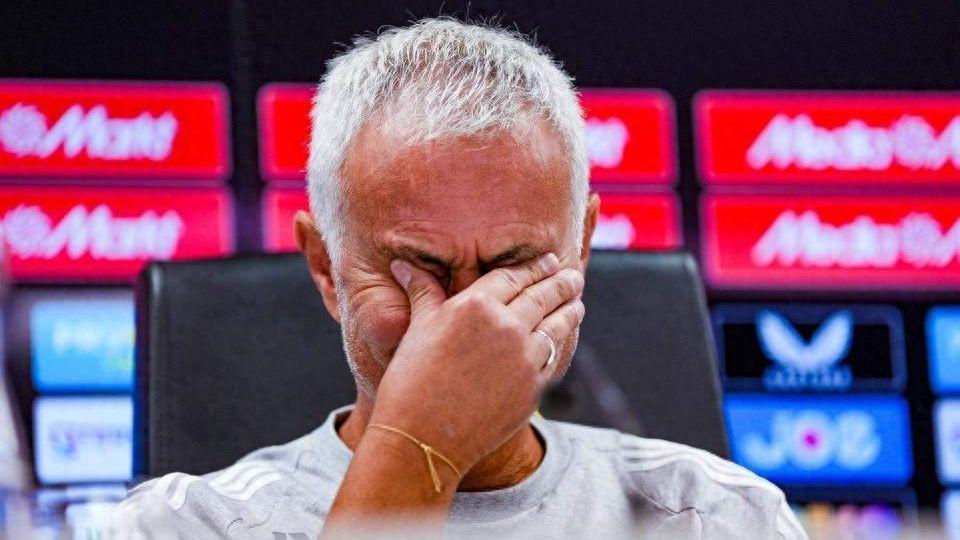 费内巴切背叛穆里尼奥？将其解雇后，俱乐部迅速引进4名球员